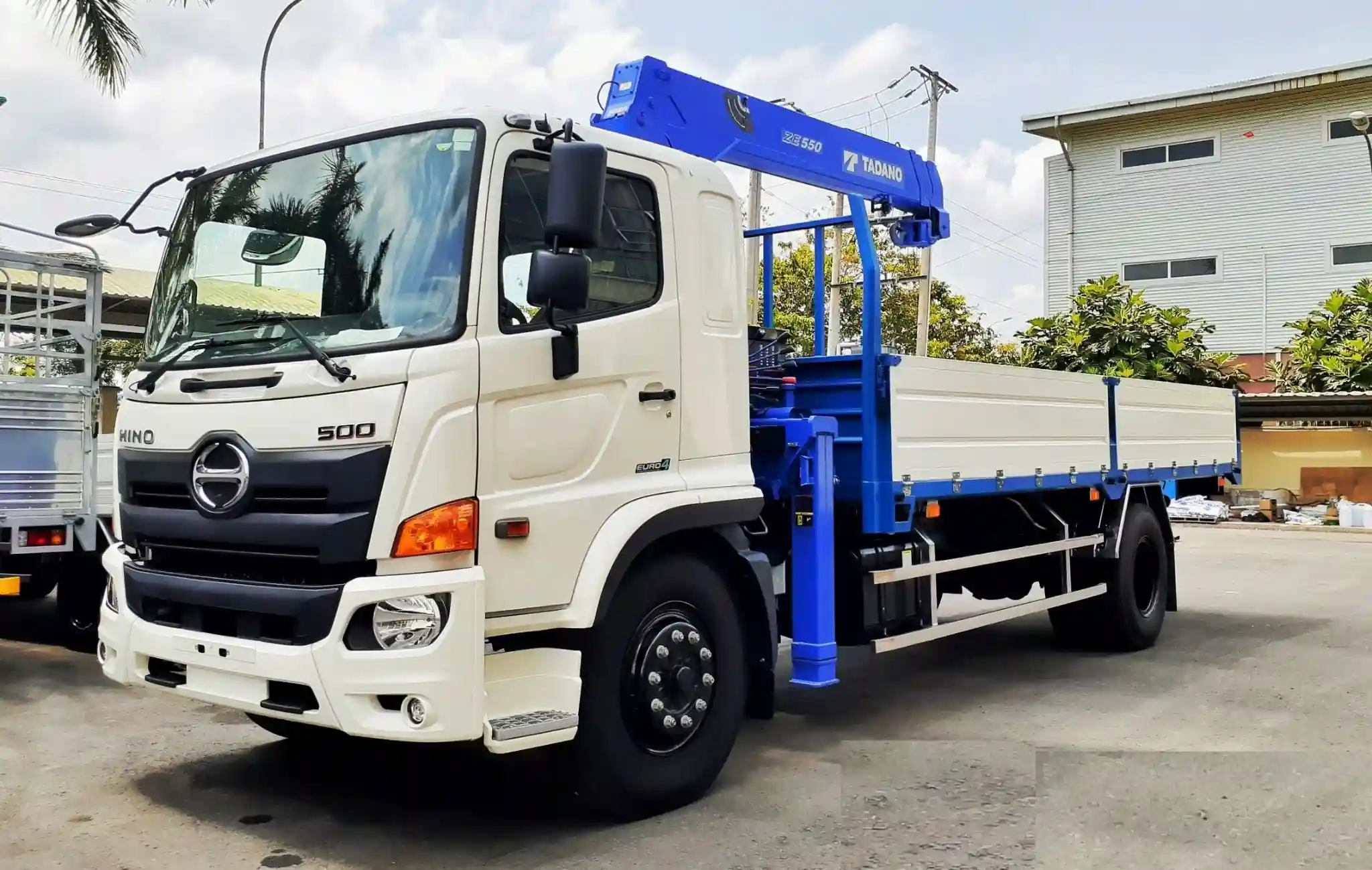Cho thuê xe cẩu TPHCM uy tín cho hàng nặng và thiết bị công trình 5 xe tai cau